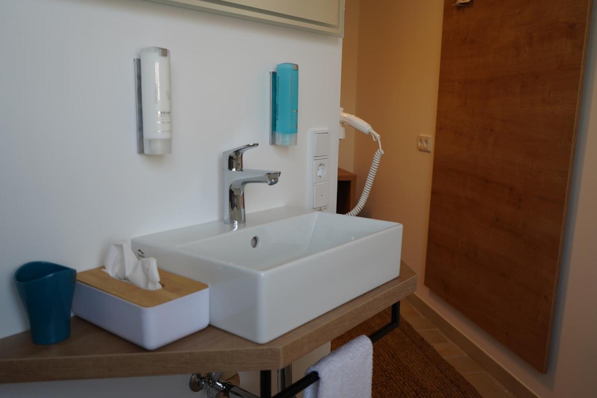 Eco Motel Wallersdorf Экстерьер фото
